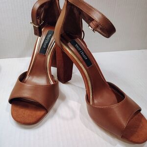 NEW, NEW,NEW.                        White Black Housearket Brown Heeled Sandals